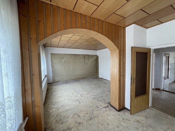 Bernburg, Salzlandkreis, Sachsen-Anhalt, Deutschland 06406, 5 Rooms Rooms,Einfamilienhaus,Kaufen,1157