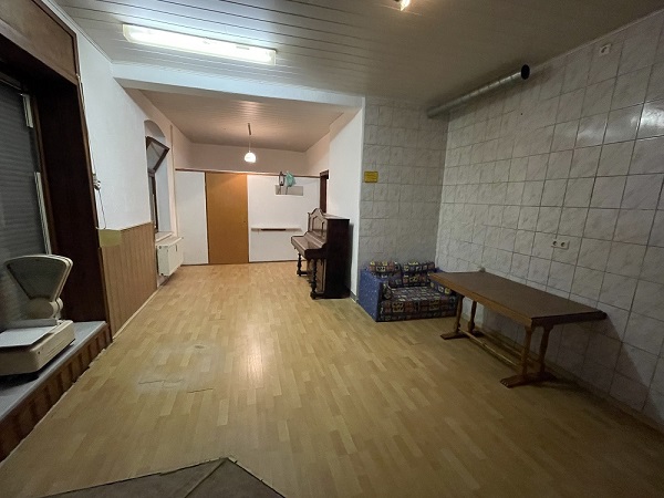 Bernburg, Salzlandkreis, Sachsen-Anhalt, Deutschland 06406, 7 Rooms Rooms,Wohn- und Geschäftshaus,Kaufen,1163