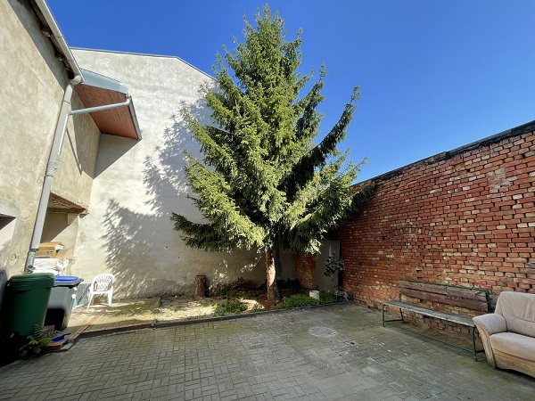 Bernburg, Salzlandkreis, Sachsen-Anhalt, Deutschland 06406, 7 Rooms Rooms,Wohn- und Geschäftshaus,Kaufen,1163